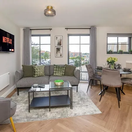 The Crescent Court Sleeps 4 Apartment York