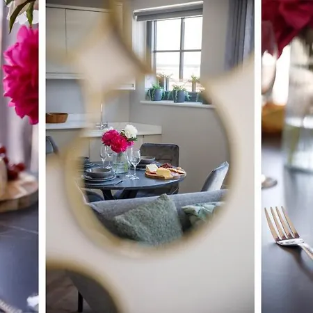 The Crescent Court Sleeps 4 * York