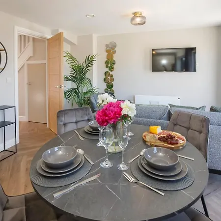 The Crescent Court Sleeps 4 Apartmán *